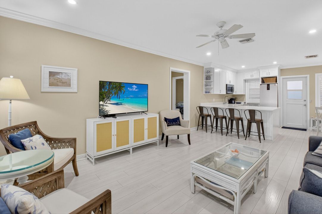 For Rent: $11,000 (2 beds, 1 baths, 836 Square Feet)