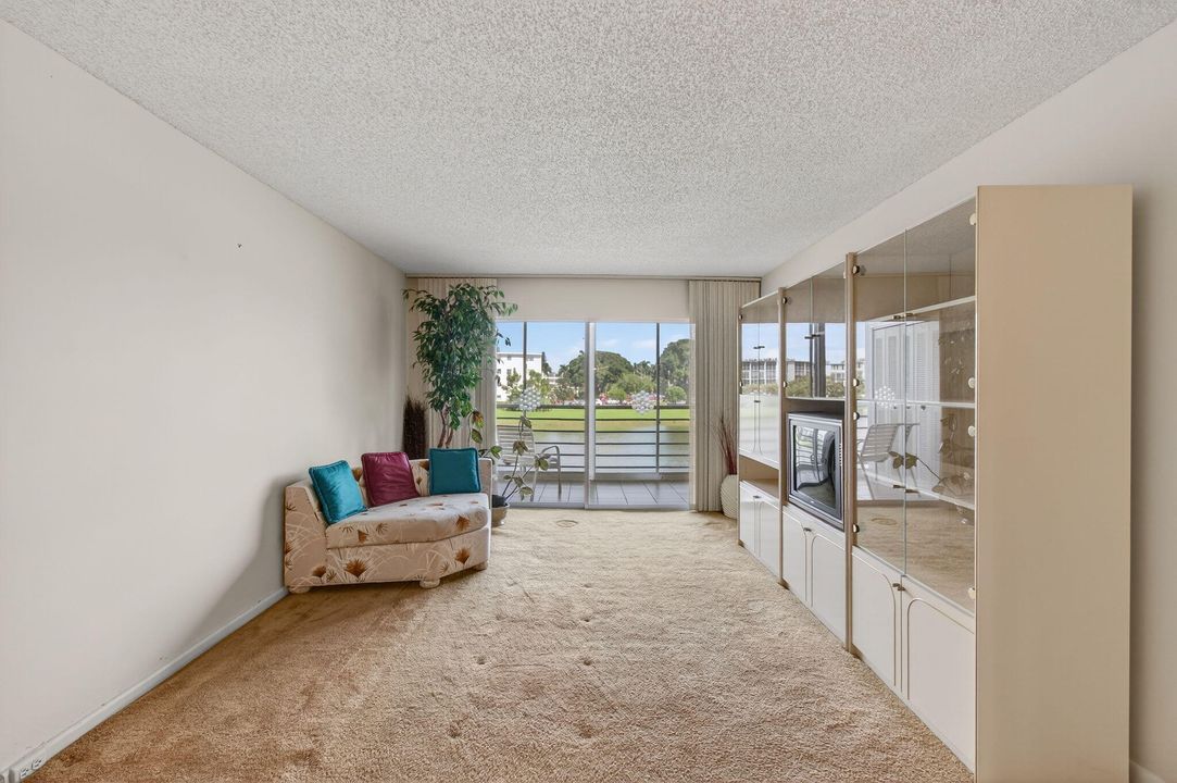 For Sale: $175,000 (2 beds, 2 baths, 1200 Square Feet)