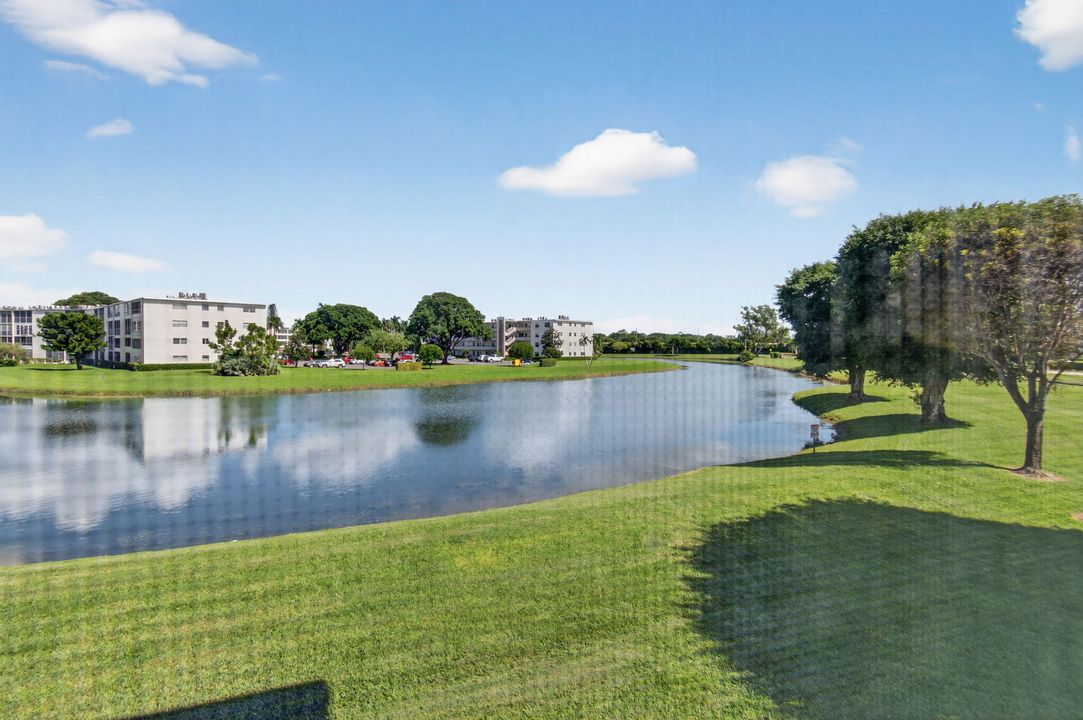 For Sale: $175,000 (2 beds, 2 baths, 1200 Square Feet)