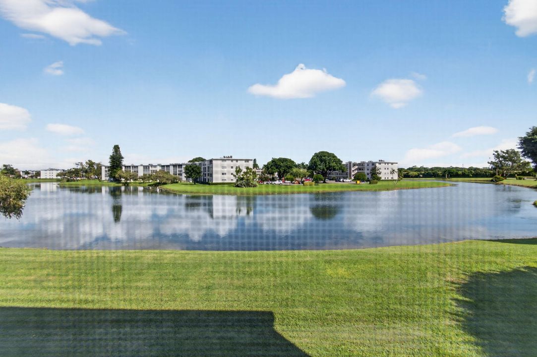 For Sale: $175,000 (2 beds, 2 baths, 1200 Square Feet)