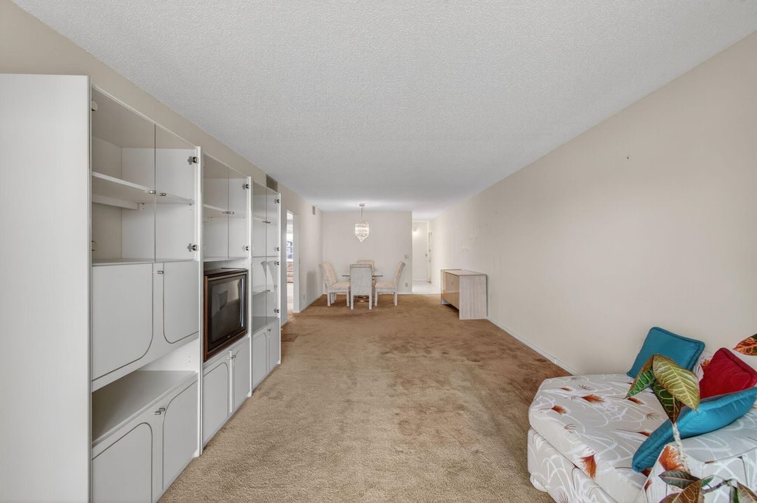 For Sale: $175,000 (2 beds, 2 baths, 1200 Square Feet)