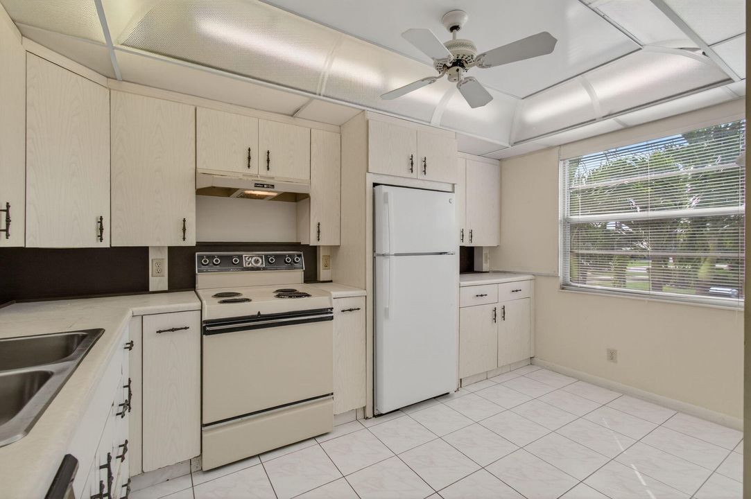 For Sale: $175,000 (2 beds, 2 baths, 1200 Square Feet)