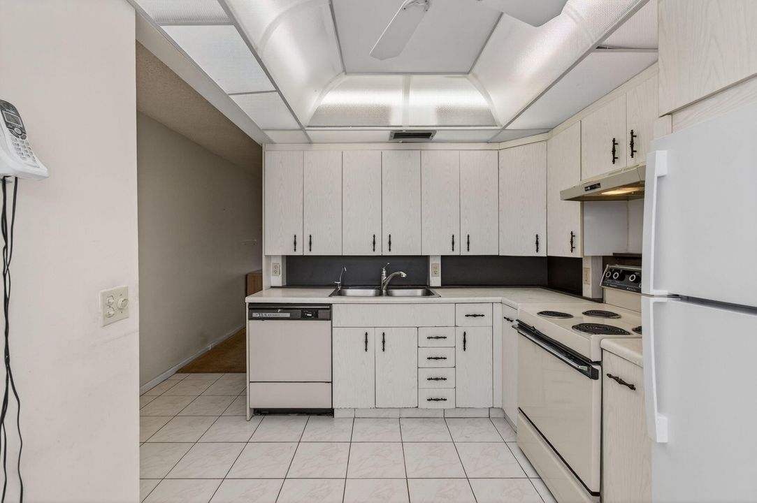 For Sale: $175,000 (2 beds, 2 baths, 1200 Square Feet)