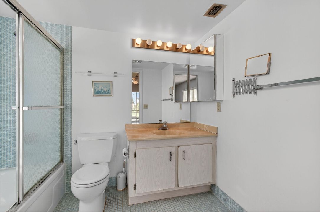 For Sale: $175,000 (2 beds, 2 baths, 1200 Square Feet)