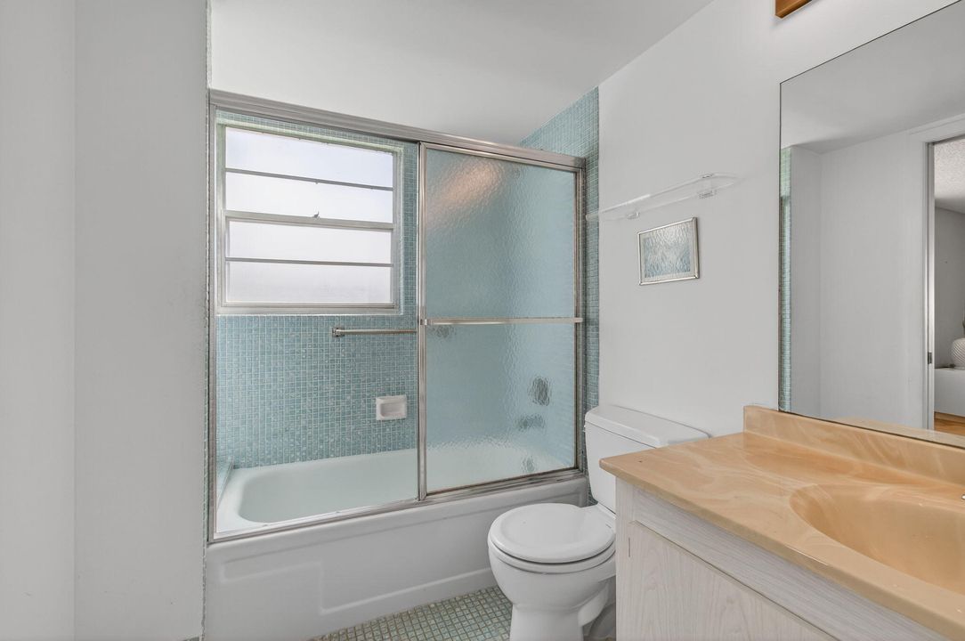 For Sale: $175,000 (2 beds, 2 baths, 1200 Square Feet)