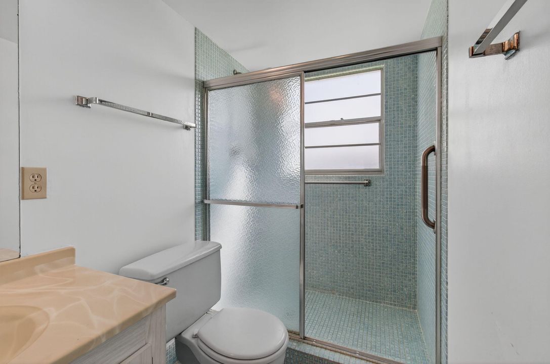 For Sale: $175,000 (2 beds, 2 baths, 1200 Square Feet)