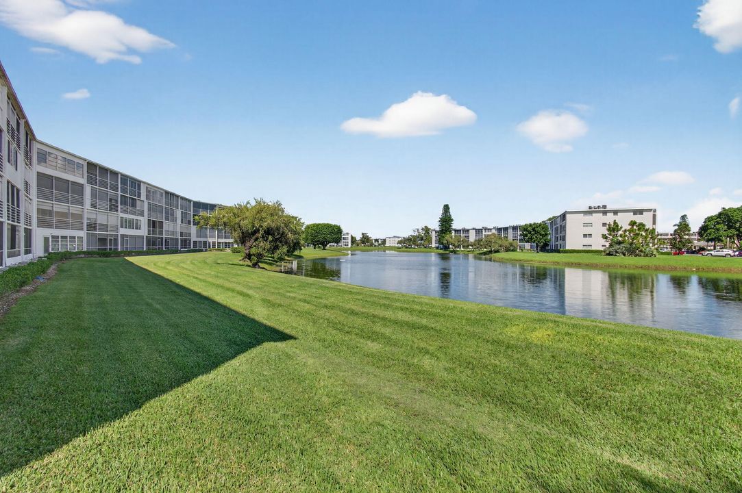 For Sale: $175,000 (2 beds, 2 baths, 1200 Square Feet)