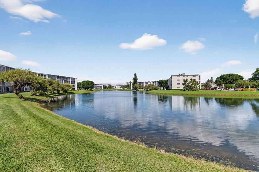 For Sale: $175,000 (2 beds, 2 baths, 1200 Square Feet)