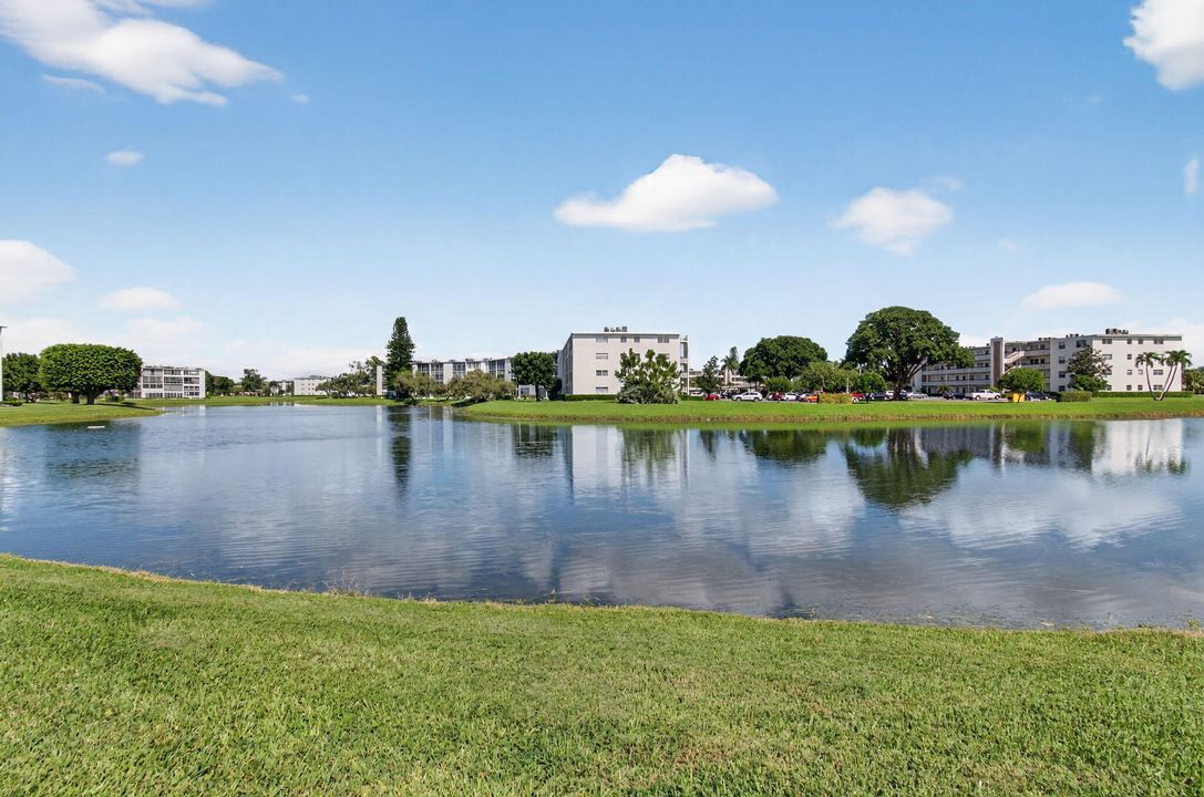 For Sale: $175,000 (2 beds, 2 baths, 1200 Square Feet)