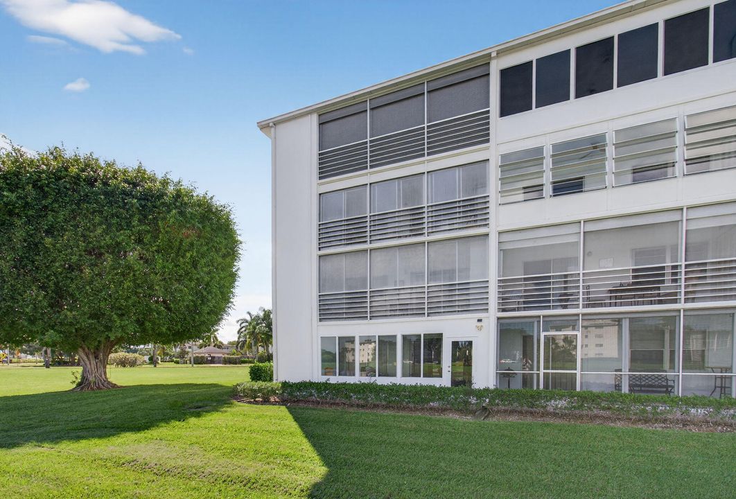 For Sale: $175,000 (2 beds, 2 baths, 1200 Square Feet)