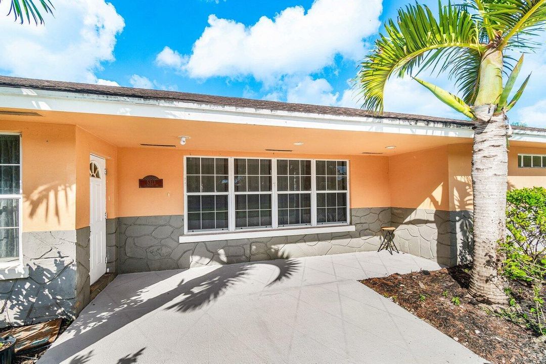 For Rent: $5,900 (4 beds, 2 baths, 3464 Square Feet)