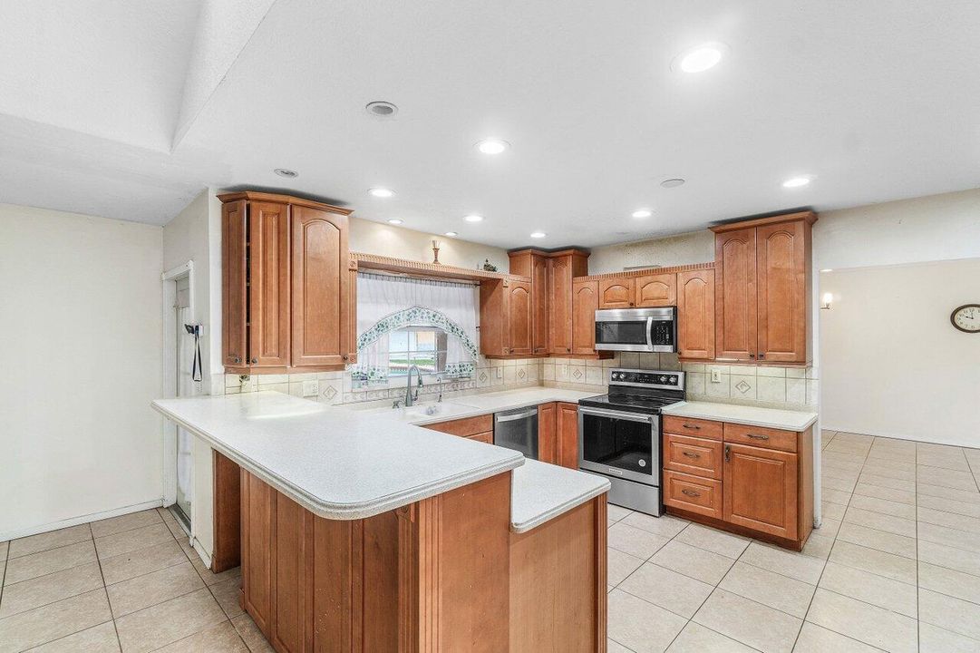 For Rent: $5,900 (4 beds, 2 baths, 3464 Square Feet)