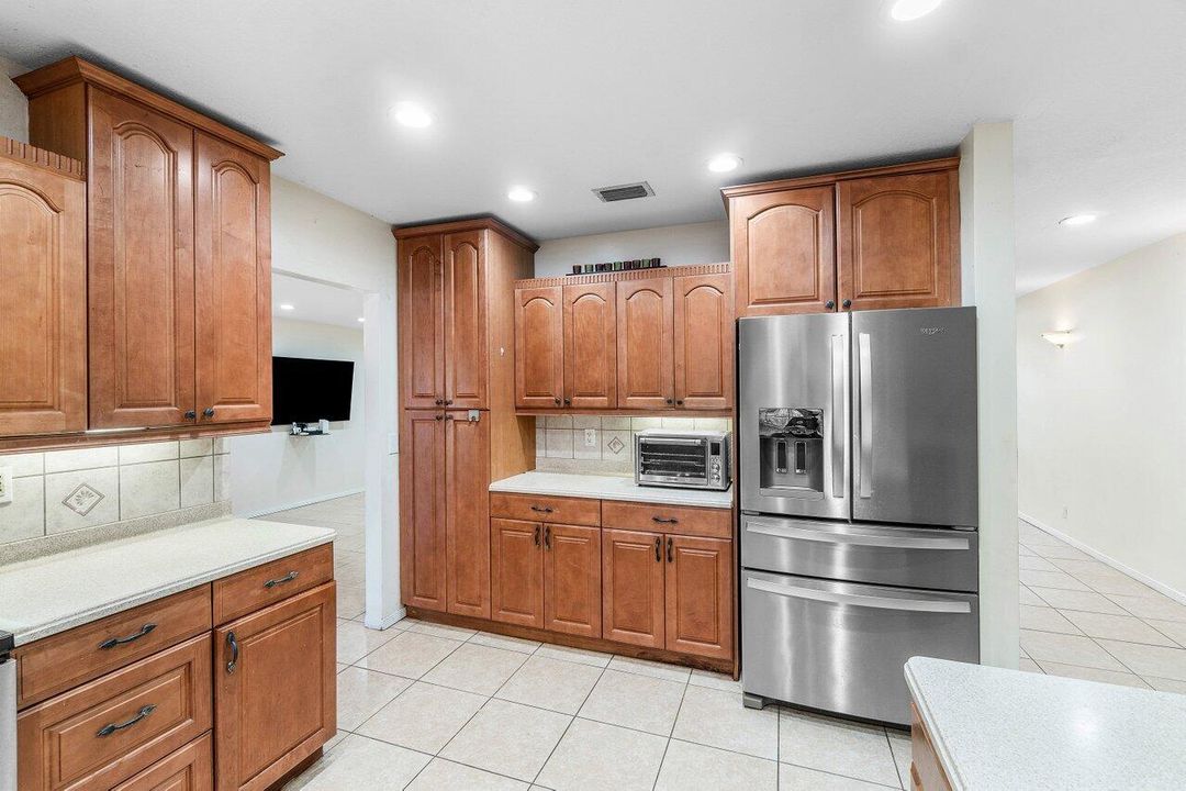 For Rent: $5,900 (4 beds, 2 baths, 3464 Square Feet)