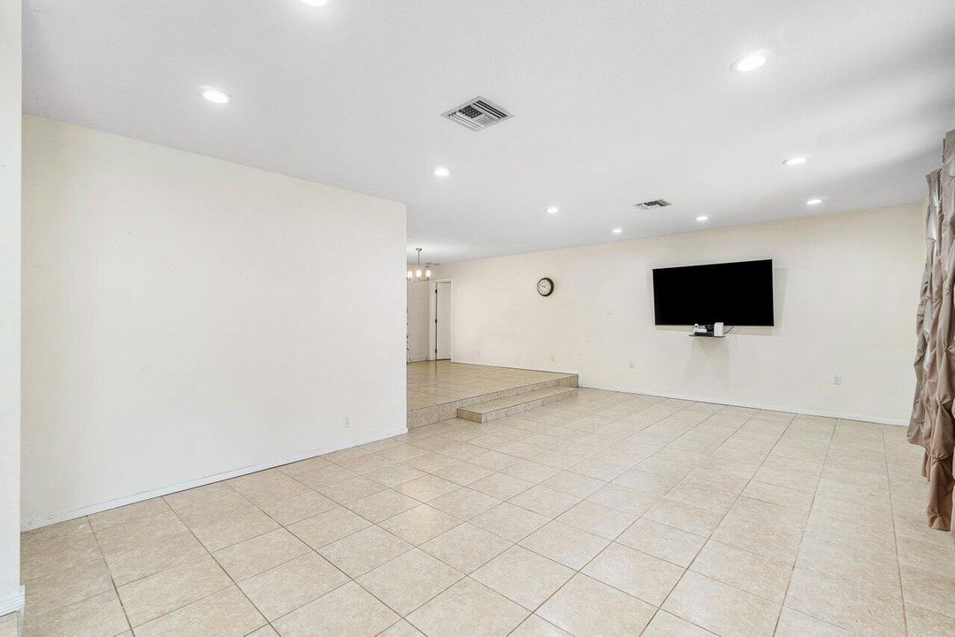 For Rent: $5,900 (4 beds, 2 baths, 3464 Square Feet)