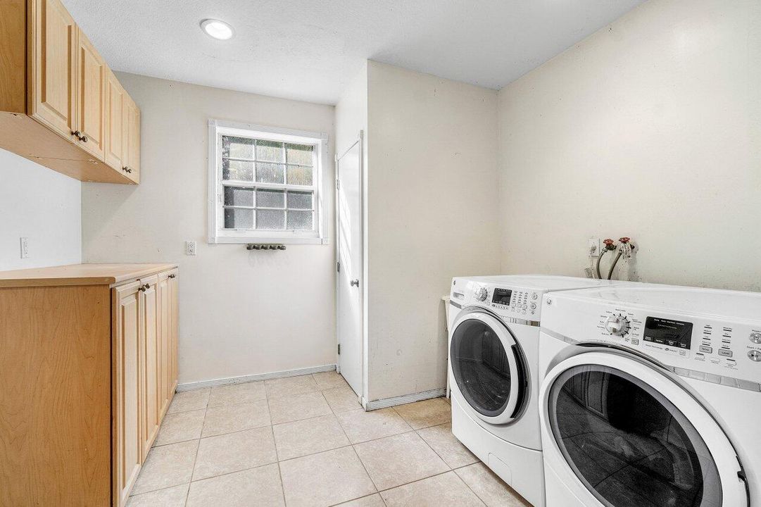 For Rent: $5,900 (4 beds, 2 baths, 3464 Square Feet)