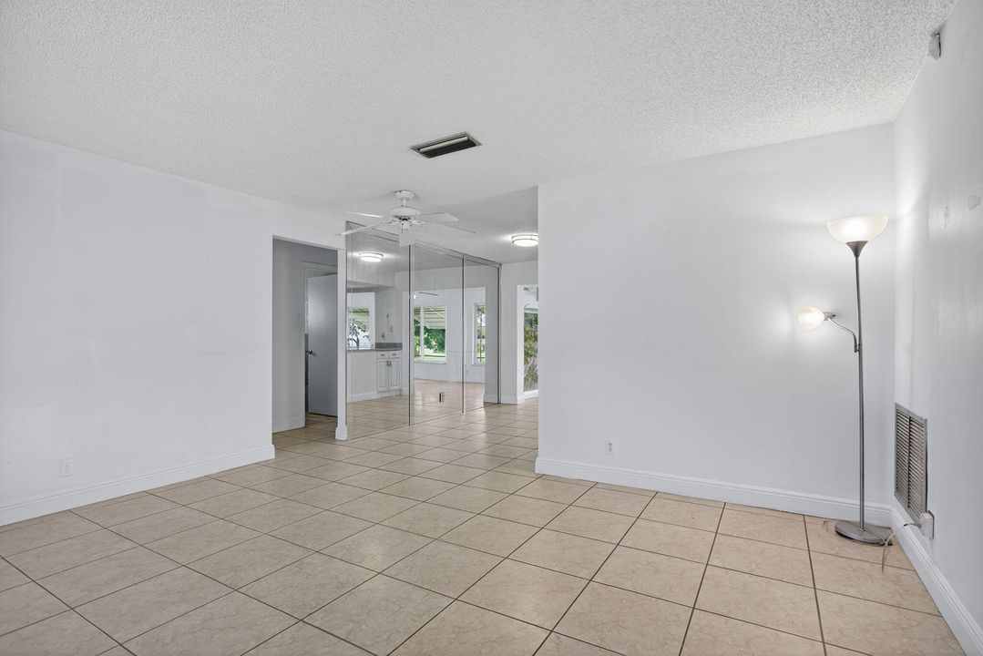 待售: $315,000 (2 贝兹, 2 浴室, 1141 平方英尺)