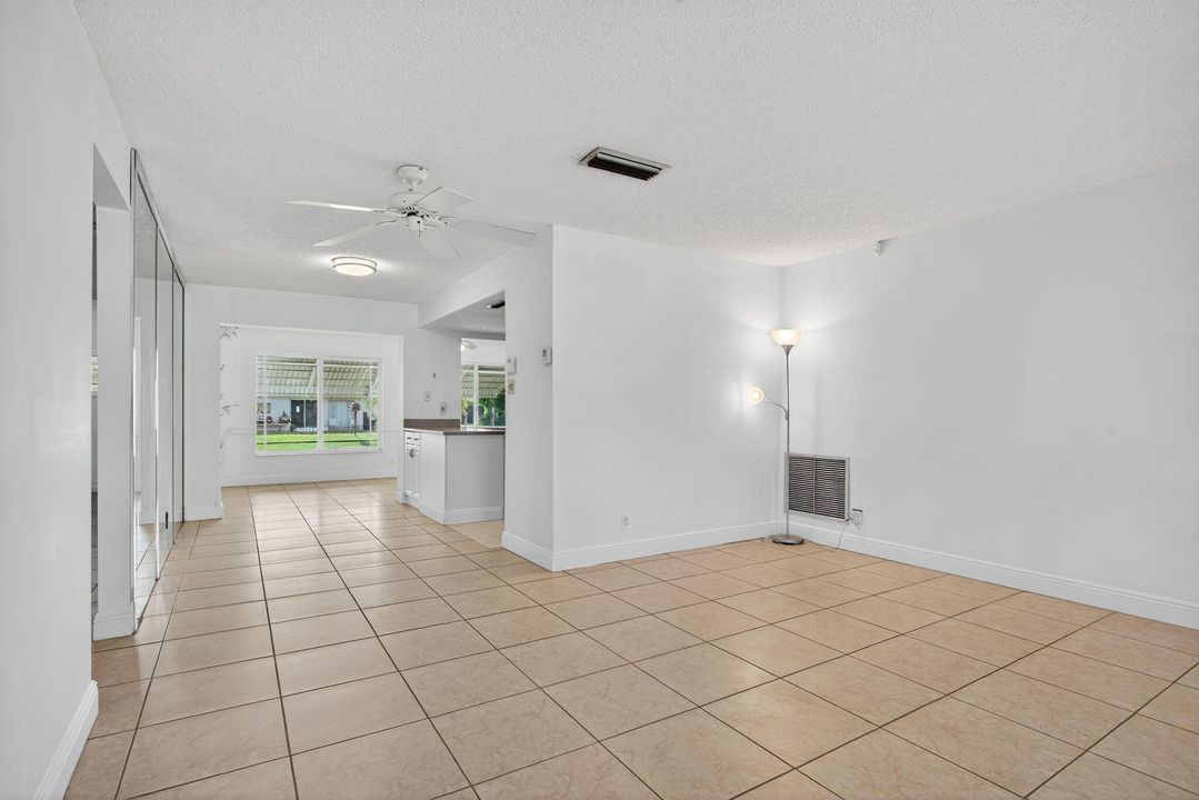 待售: $315,000 (2 贝兹, 2 浴室, 1141 平方英尺)