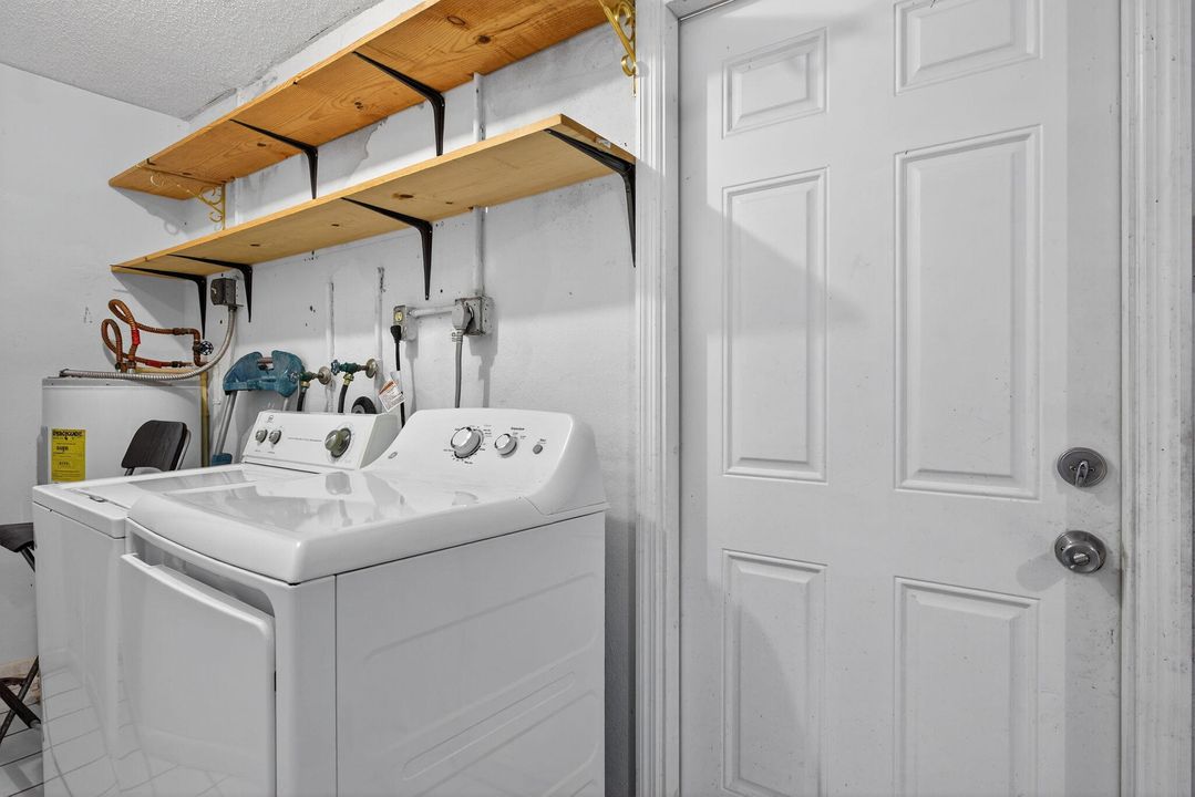 待售: $315,000 (2 贝兹, 2 浴室, 1141 平方英尺)