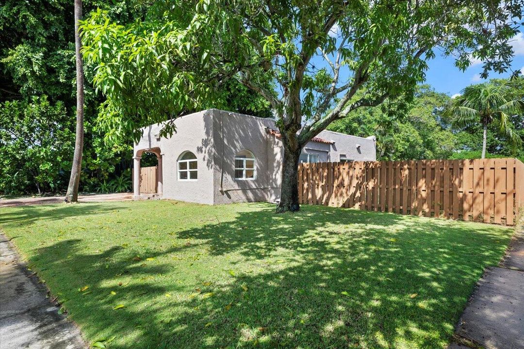 Recently Sold: $849,000 (3 beds, 2 baths, 1542 Square Feet)