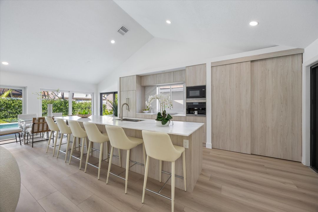 For Sale: $1,535,000 (3 beds, 2 baths, 2079 Square Feet)