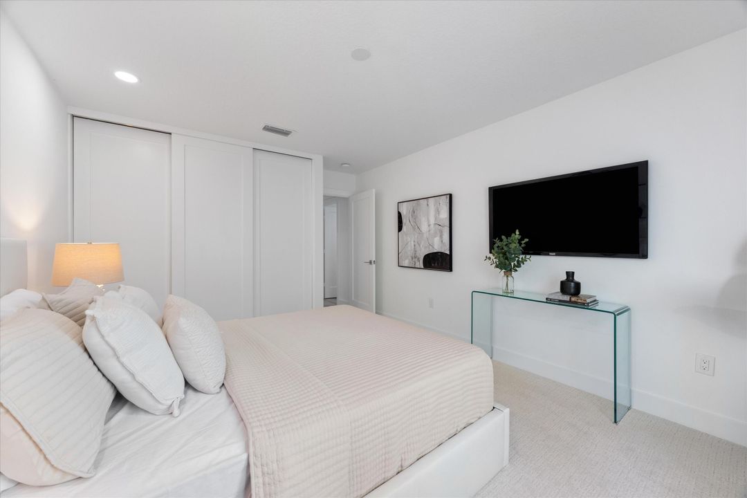 For Sale: $1,535,000 (3 beds, 2 baths, 2079 Square Feet)