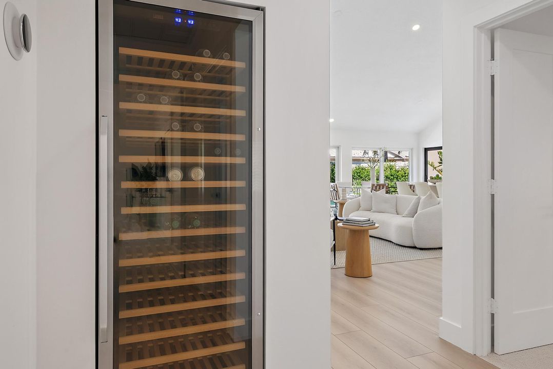 For Sale: $1,535,000 (3 beds, 2 baths, 2079 Square Feet)