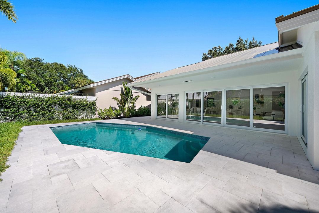 For Sale: $1,535,000 (3 beds, 2 baths, 2079 Square Feet)