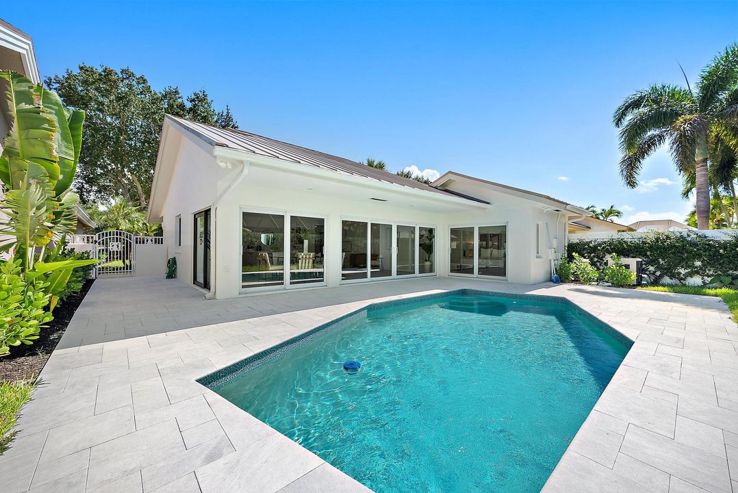 For Sale: $1,535,000 (3 beds, 2 baths, 2079 Square Feet)