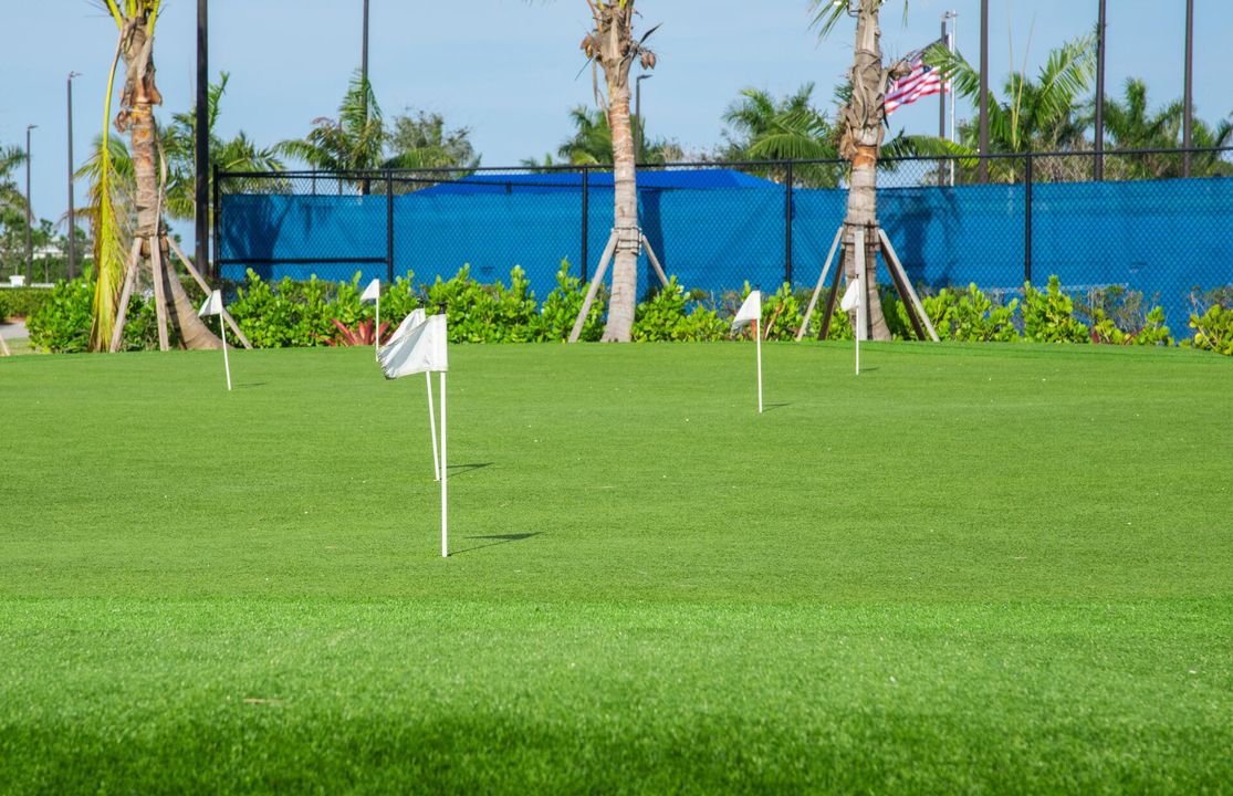 Под контрактом: $484,035 (2 спален, 2 ванн, 2114 Квадратных фут)