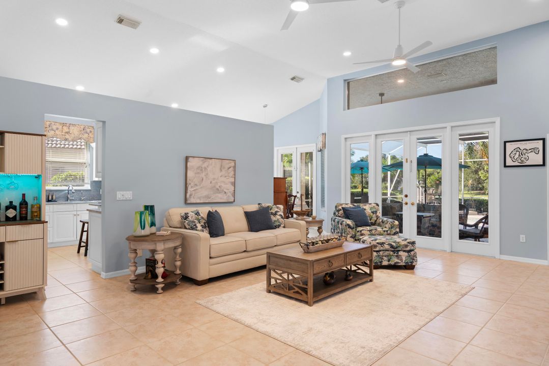 合同活跃: $525,000 (2 贝兹, 2 浴室, 2157 平方英尺)