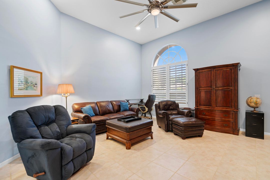 合同活跃: $525,000 (2 贝兹, 2 浴室, 2157 平方英尺)