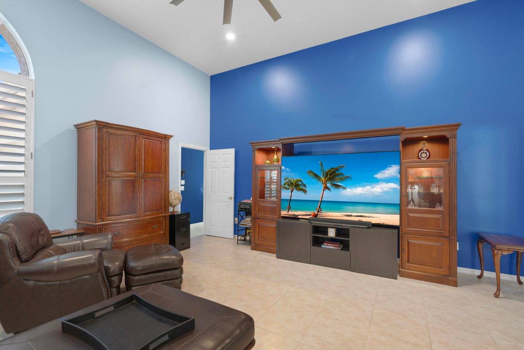 合同活跃: $525,000 (2 贝兹, 2 浴室, 2157 平方英尺)