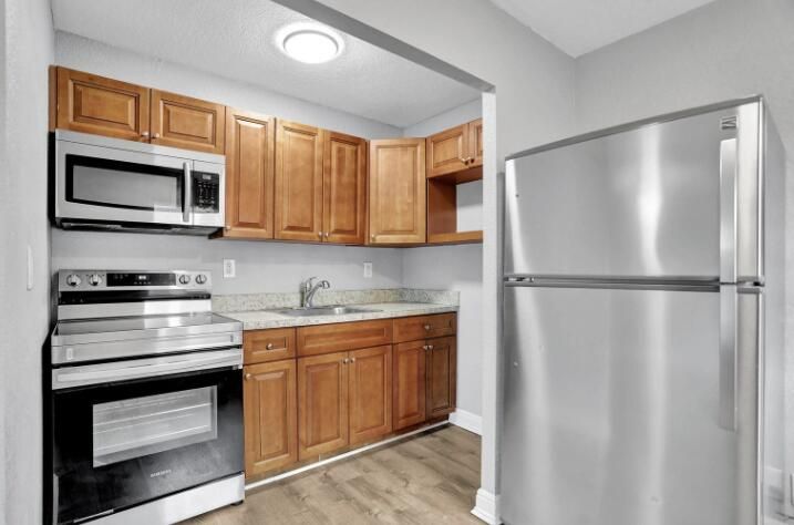 For Rent: $1,700 (2 beds, 1 baths, 715 Square Feet)