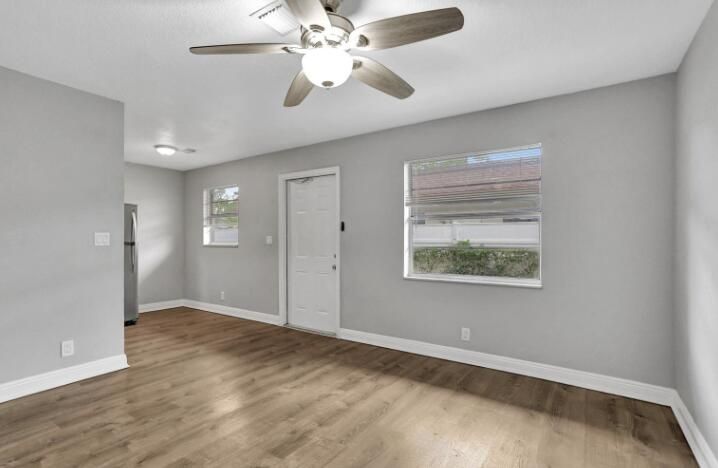 For Rent: $1,700 (2 beds, 1 baths, 715 Square Feet)