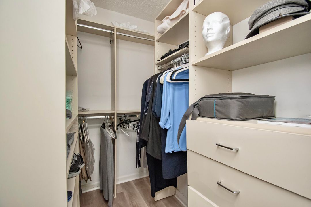 待售: $224,900 (2 贝兹, 2 浴室, 916 平方英尺)