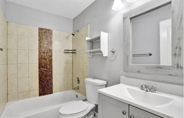 For Rent: $1,700 (2 beds, 1 baths, 715 Square Feet)