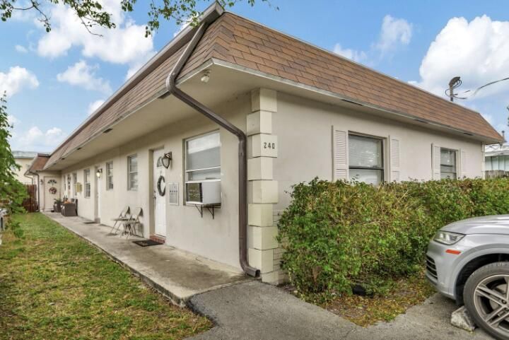 For Rent: $1,700 (2 beds, 1 baths, 715 Square Feet)