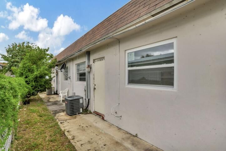 For Rent: $1,700 (2 beds, 1 baths, 715 Square Feet)