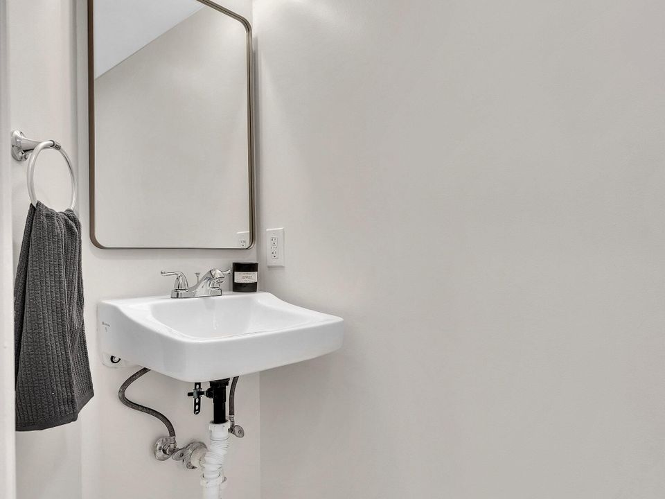 合同活跃: $650,000 (3 贝兹, 2 浴室, 1593 平方英尺)