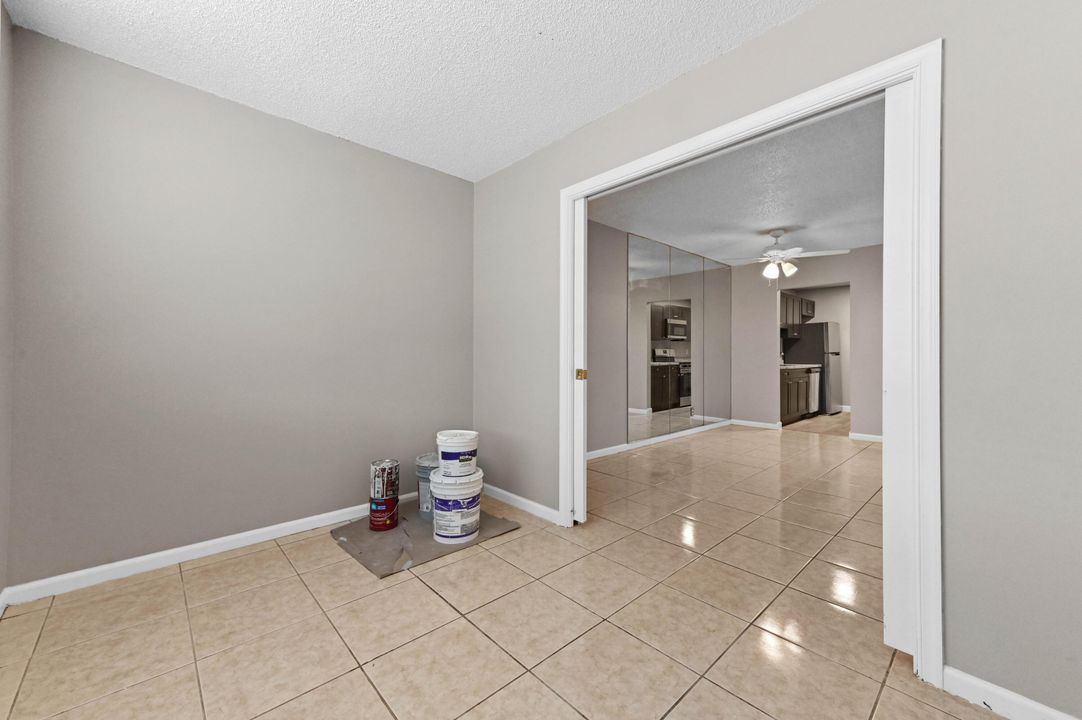 For Rent: $1,900 (2 beds, 1 baths, 884 Square Feet)