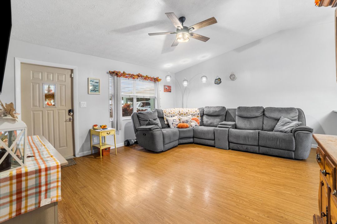 Active With Contract: $345,000 (3 beds, 2 baths, 1490 Square Feet)