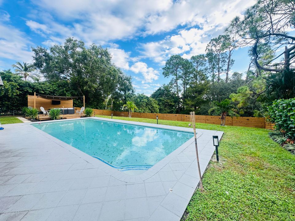 Active With Contract: $559,900 (3 beds, 2 baths, 1606 Square Feet)