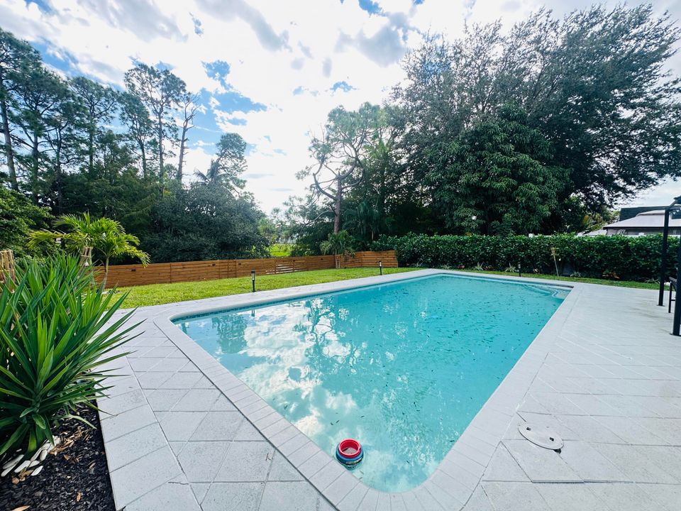 Active With Contract: $559,900 (3 beds, 2 baths, 1606 Square Feet)