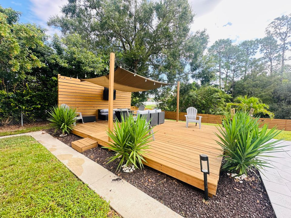 Active With Contract: $559,900 (3 beds, 2 baths, 1606 Square Feet)