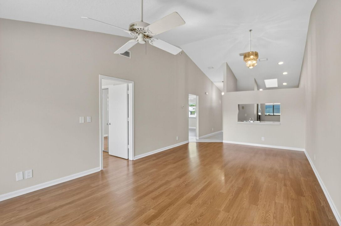 Recently Rented: $2,100 (2 beds, 2 baths, 985 Square Feet)