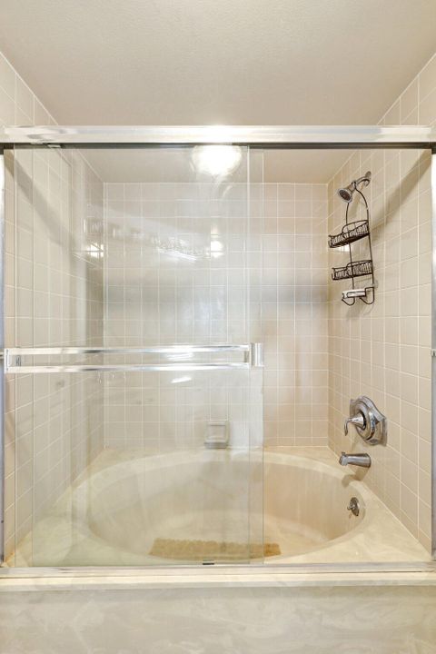 出租: $4,000 (2 贝兹, 2 浴室, 1437 平方英尺)