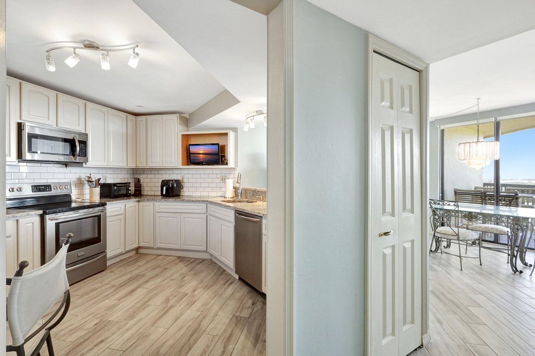 出租: $4,000 (2 贝兹, 2 浴室, 1437 平方英尺)