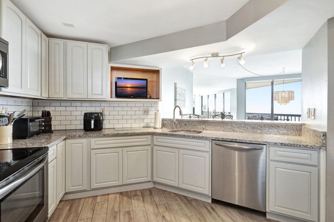 出租: $4,000 (2 贝兹, 2 浴室, 1437 平方英尺)