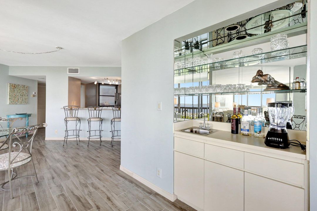 出租: $4,000 (2 贝兹, 2 浴室, 1437 平方英尺)