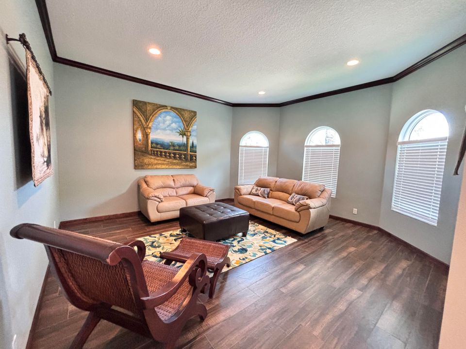 Activo con contrato: $680,000 (4 camas, 3 baños, 2814 Pies cuadrados)